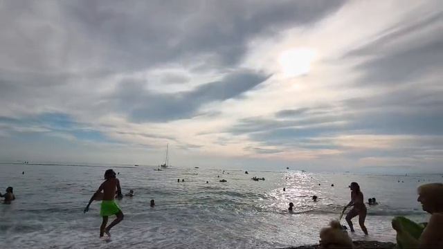 CAMOGLI — итальянский пляж, где всегда кипит жизнь! 🌊☀️