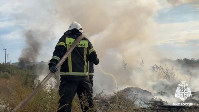 В Астрахани локализовали крупный пожар на улице Сабанс-Яр площадью 3,5 гектара