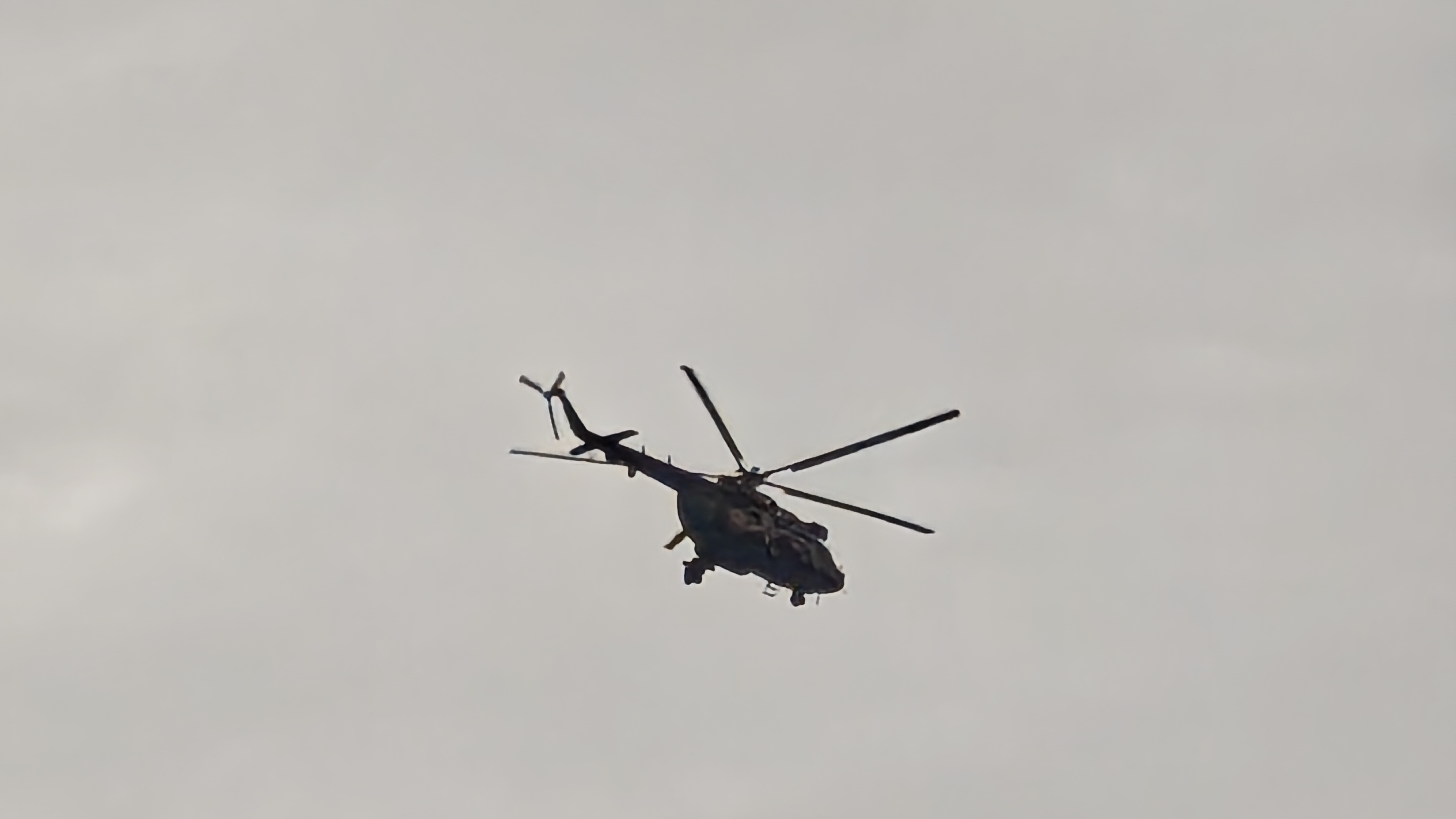 Военный вертолет МИ-8
