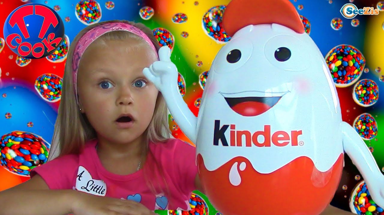 Огромное яйцо с Киндер Сюрпризами – Ярослава открывает игрушки – Giant Kinder Surprise Egg