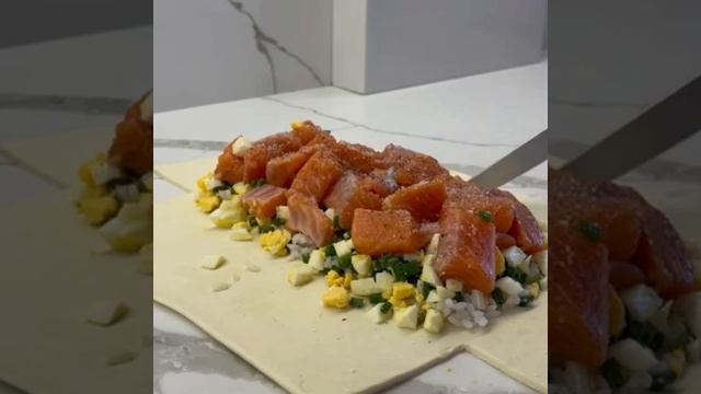 Ароматная плетенка с форелью яйцом и рисом