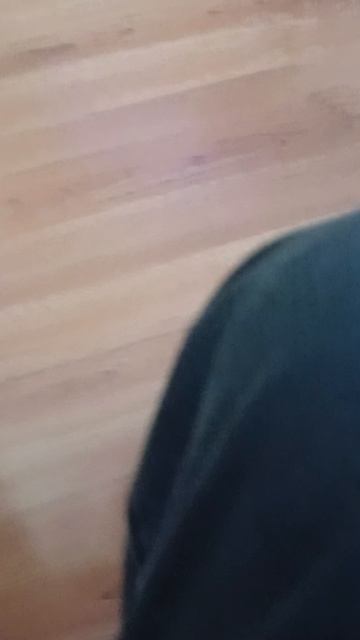 прыгает не могу успокоить🙄