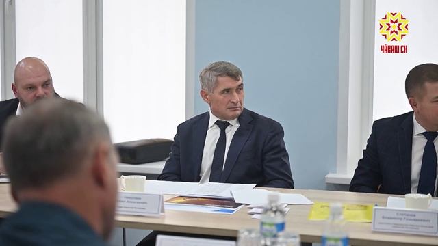 Республика ертӳçи Олег Николаев тĕрлĕ хирĕçтăрăва хутшăннă ветерансемпе тĕлпулу ирттерчĕ