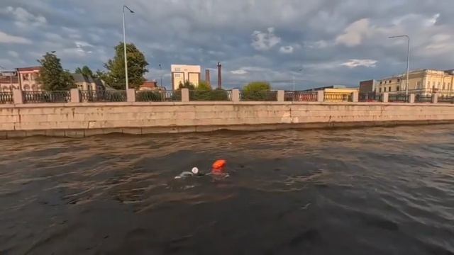 Уникальный заплыв по реке Неве совершил уроженец Северной Осетии