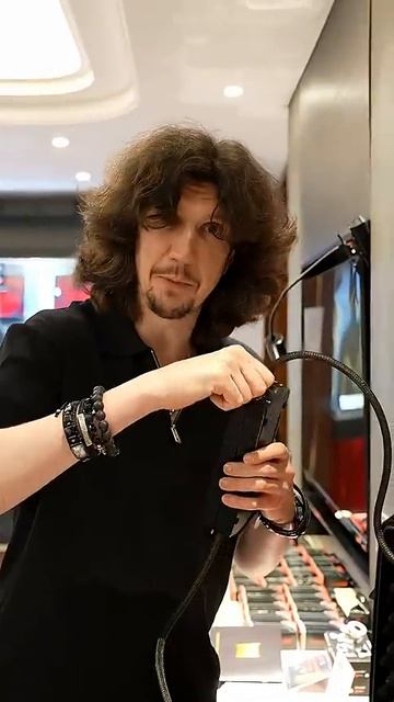 Самый безумный интернет кабель в мире за тысячи долларов за метр!