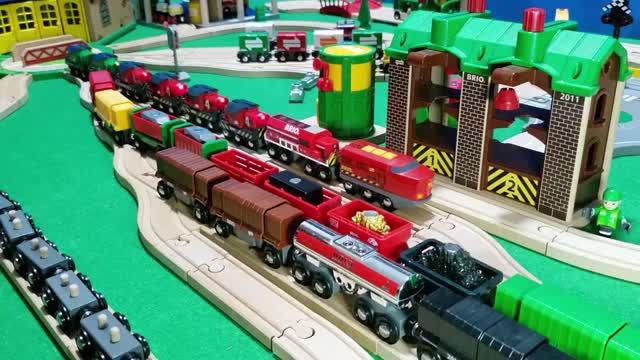 Железнодорожная суета 🚂 Видео детям про игрушки