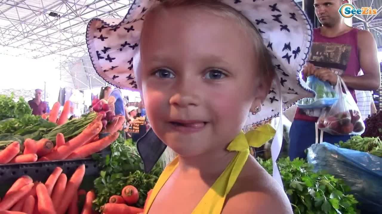 Ярослава с Куклой на рынке в Анталии – Продуктовый Шопинг. Подарки для Ярославы - Игрушки