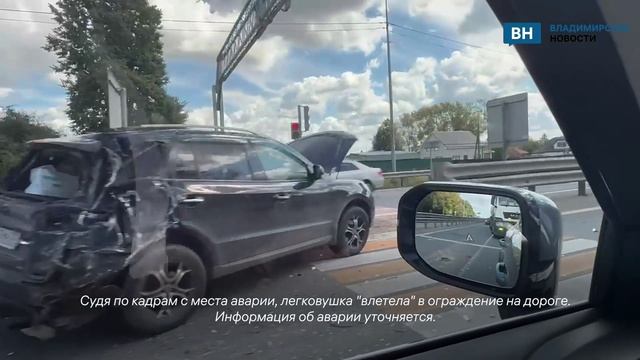 Во Владимирской области легковушка влетела в ограждение в селе Павловско