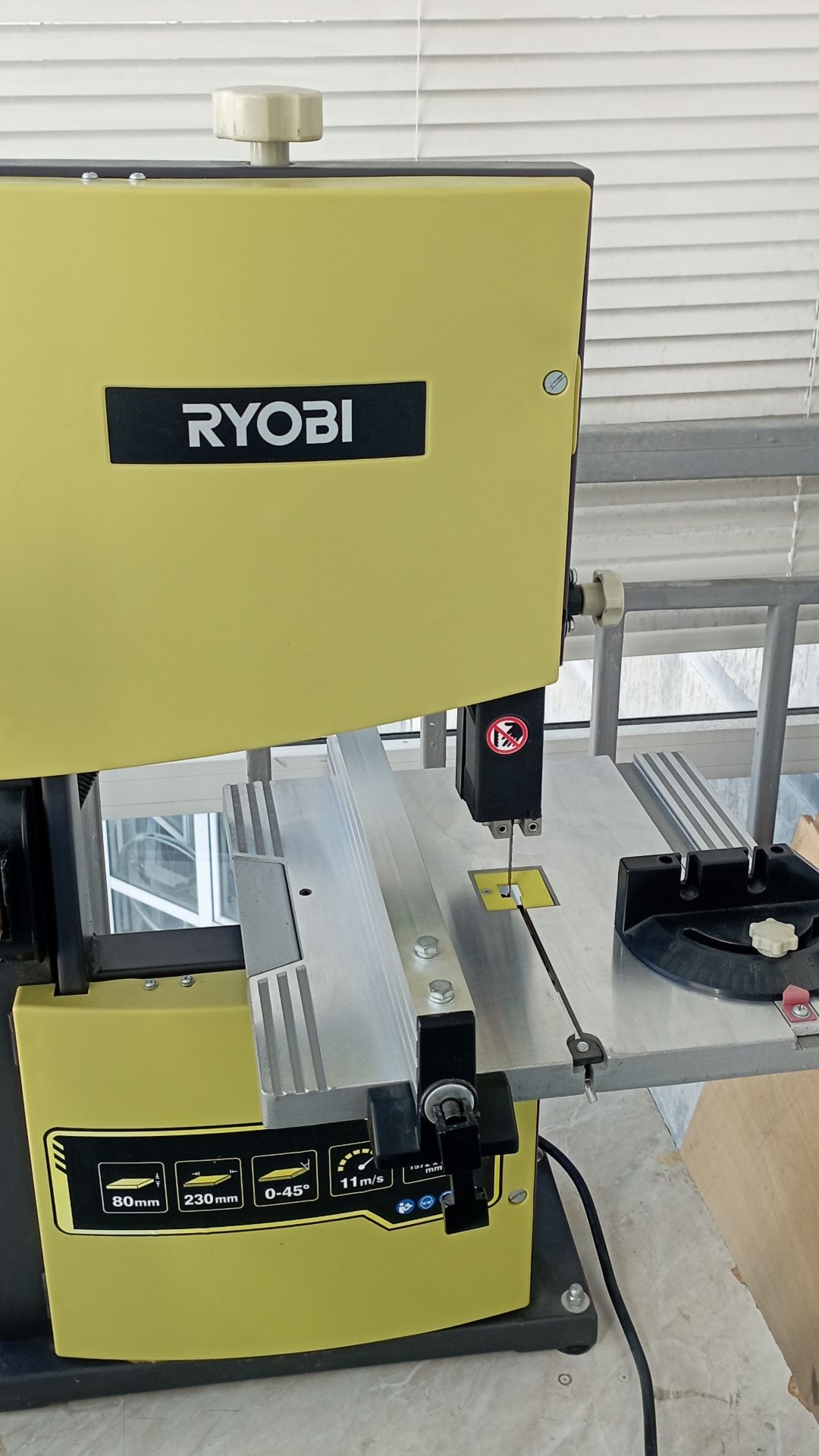 Ленточная пила Ryobi