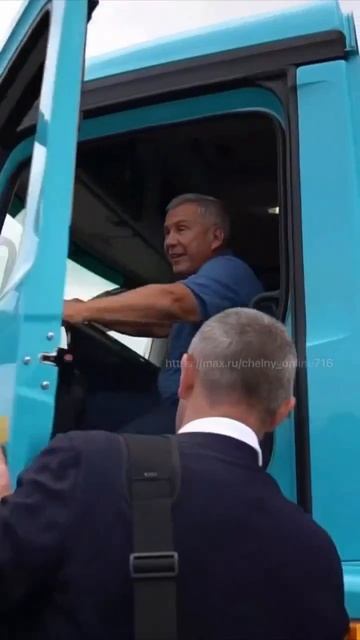 Рустам Минниханов и Сергей Собянин осмотрели технику КАМАЗа для Москвы