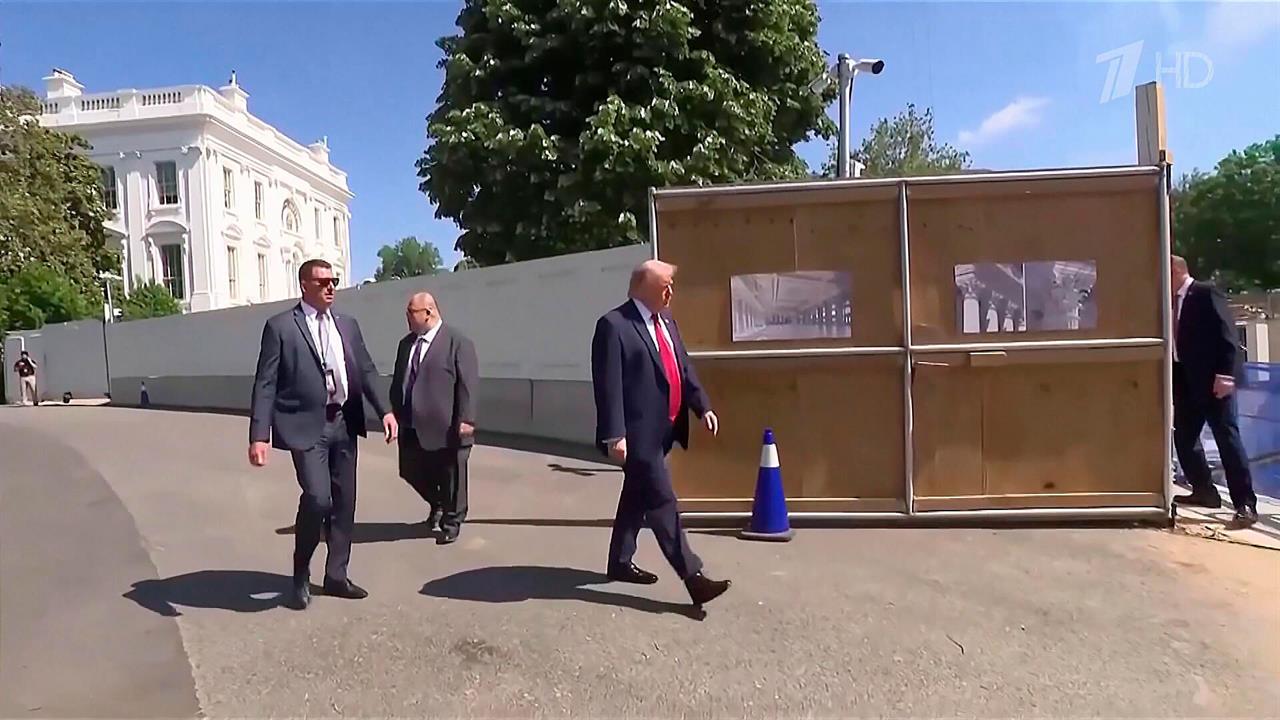 Американский президент Дональд Трамп погружен в проект по обустройству Белого дома