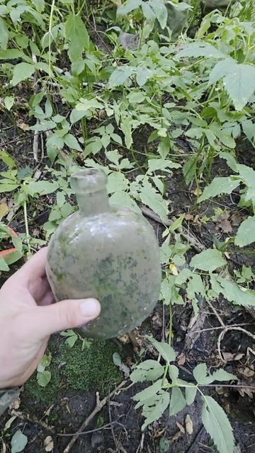 Нашел стеклянную фляжку РИА или РККА в овраге
