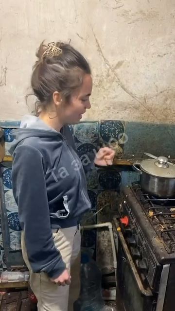 В таком говне, даже свинья жить не будет… Европа…