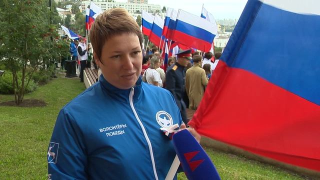 300 нижегородцев приняли участие в шествии в преддверии Дня Государственного флага
