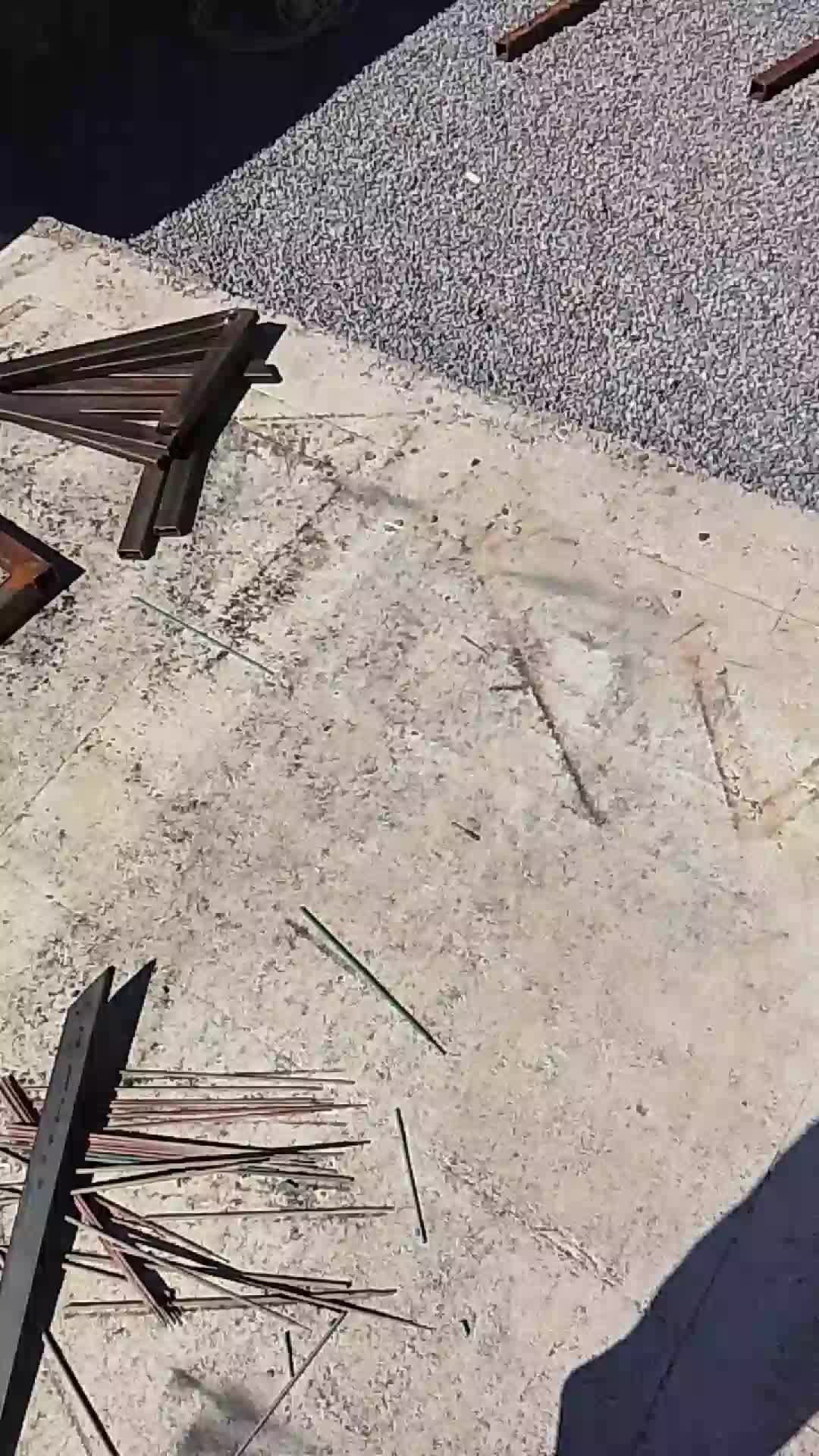 Жизнь живёт сама себя