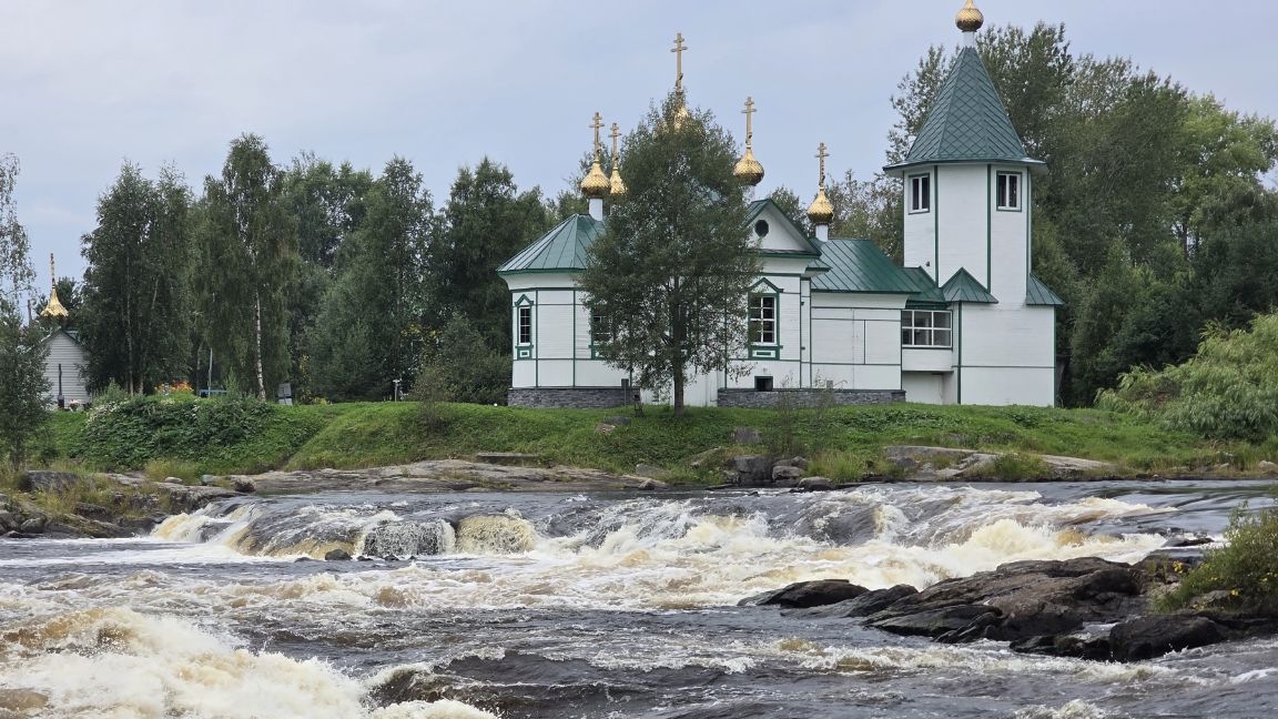 Река Выг. Церковь Зосимы Савватия и Германа Соловецких Чудотворцев. Беломорск.