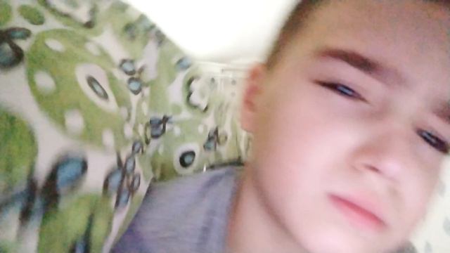 делаем дерьмовый шалаш из подушек и одеял