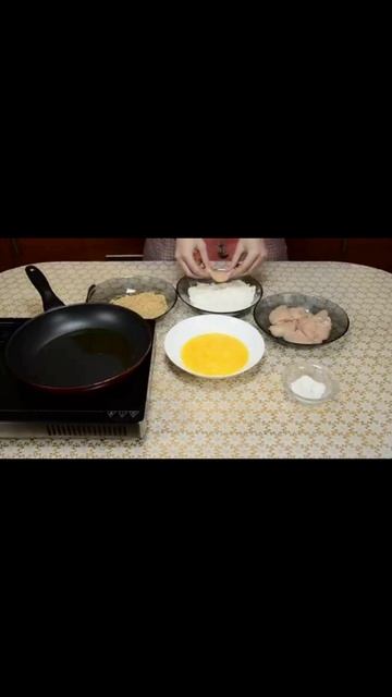 Рецепт приготовления вкусных куриных наггетсов из грудки на сковороде в домашних условиях.