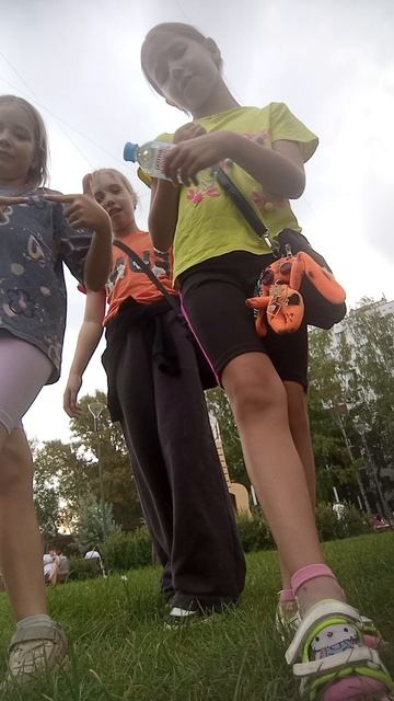 всем привет Я в первый раз снимаю видео с подругами
