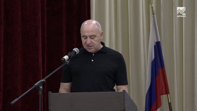 Глава КЧР Рашид Темрезов принял участие в республиканском совещании педагогов