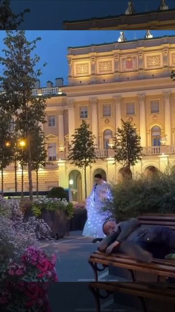 Петербург  удивлять своими контрастами