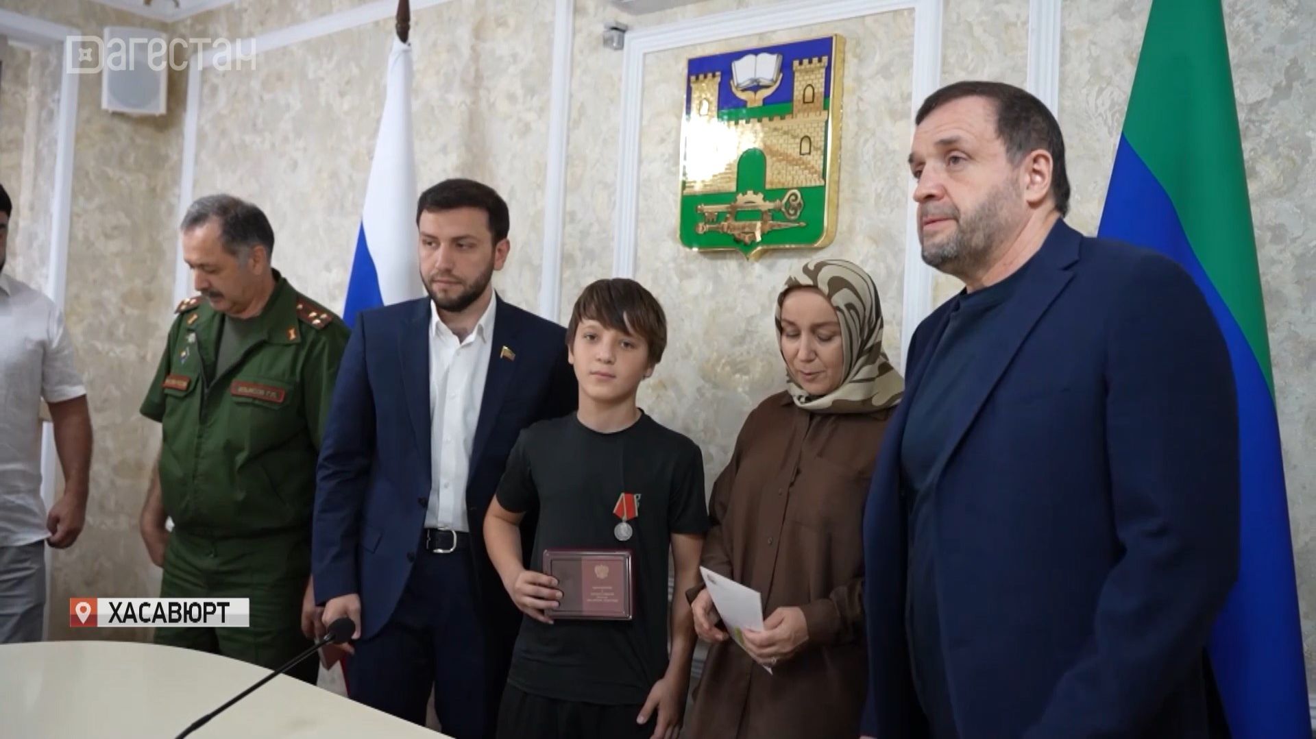 В Хасавюрте семье погибшего участника спецоперации Саида Абдурашидова передали медаль Суворова
