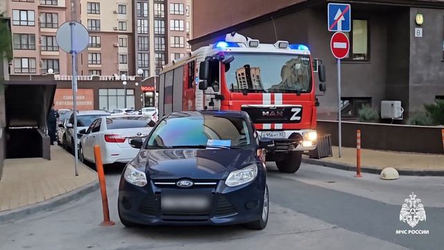 ОСВОБОДИТЕ ПОДЪЕЗДНЫЕ ПУТИ!