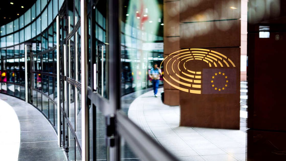 В Еврокомиссии отказались подталкивать Украину к проведению выборов