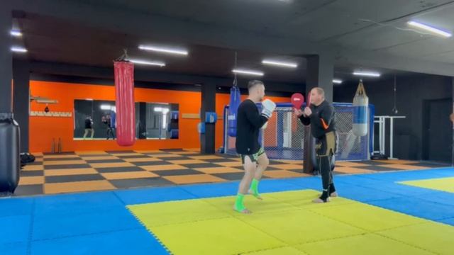 Какие связки отрабаваем на лапах. Делай базу до отказу