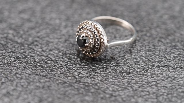 Кольцо серебряное ( 4,45 г, Серебро, 925, вставка 0,5 г) код 230628