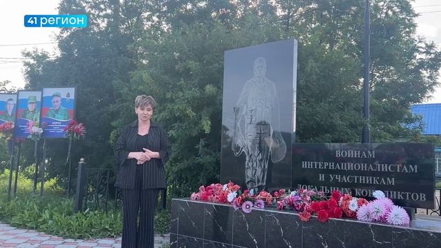 ФЛАГ БАТАЛЬОНА АРКТИЧЕСКИЙ С АВТОГРАФОМ ГЕРОЯ РОССИИ СТАЛ ЭКСПОНАТОМ В МУЗЕЕ МИЛЬКОВСКОЙ ШКОЛЫ