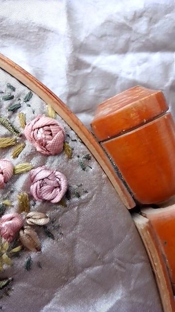 моя вышивка лентами и мулине старинные пяльца