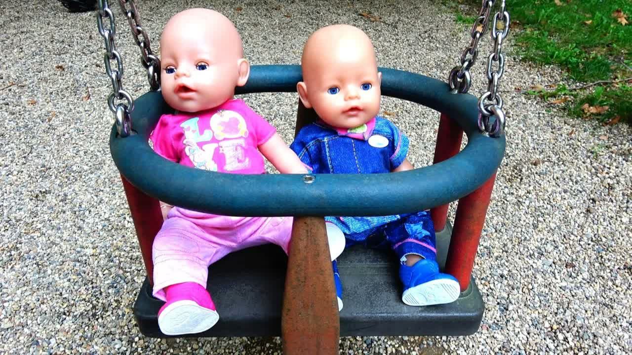 Morning routine with baby Born twins