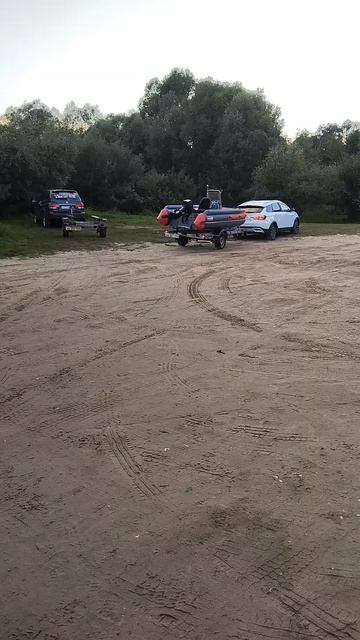 Лодка на прицепе.р Ока.