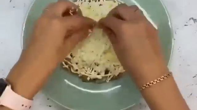 Салат с куриной грудкой и шампиньонами