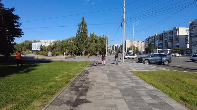 Прогулка по скверу у СКК им. В. Блинова 10
