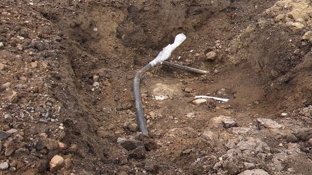 Около 300 кубометров воды откачали из подвала и двора дома в 5 мкр