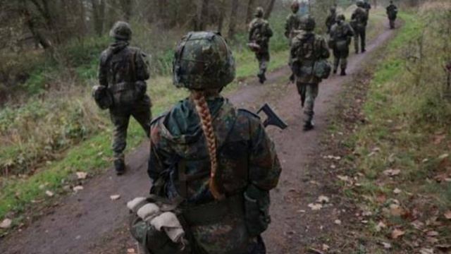 Экс-министр обороны Украины призвал к мобилизации женщин