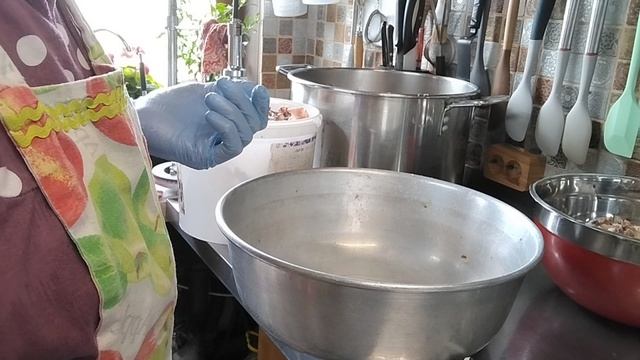 Сезон заготовки базилика закрыт. Мясная тушёнка и не только в автоклаве.
