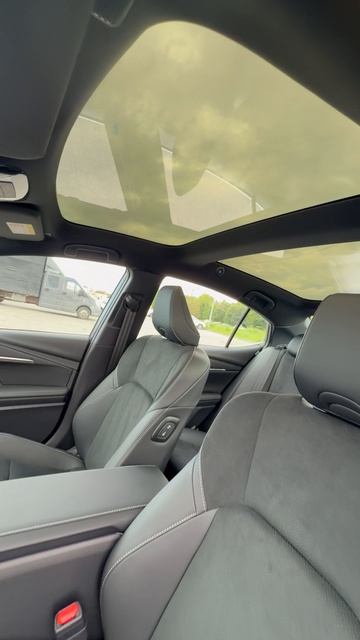 Toyota Camry 2026 белая hyb