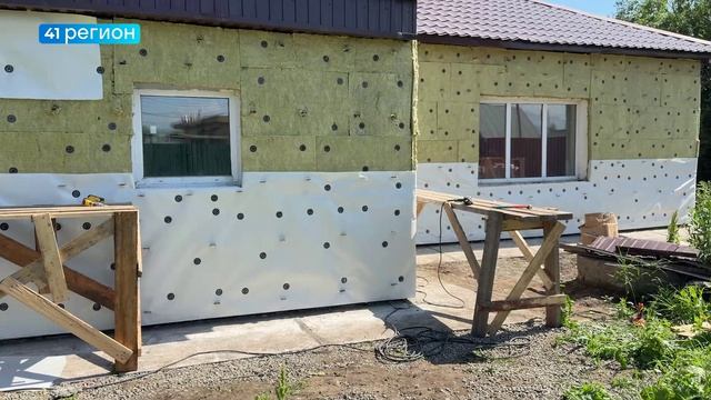 В МИКРОРАЙОНЕ «26-Й КИЛОМЕТР» ОБНОВЛЯЮТ ФАСАД БИБЛИОТЕКИ № 3 • НОВОСТИ КАМЧАТКИ