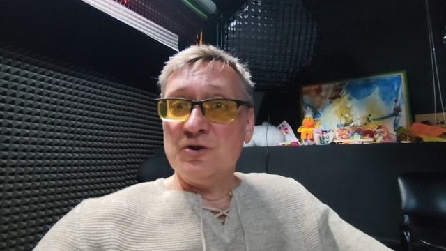 НИКОЛАЙ ГУМИЛЕВ 
Прекрасно в нас влюбленное вино 
И добрый хлеб что в печь для нас садится 
И женщ