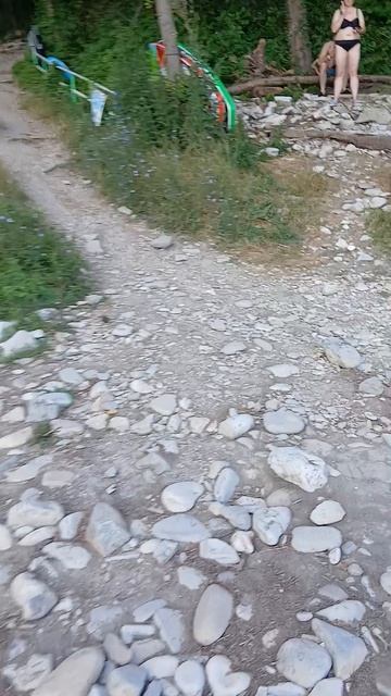 Красивое место в ущелье между скалами на Чёрном море в Архипо-Осиповке