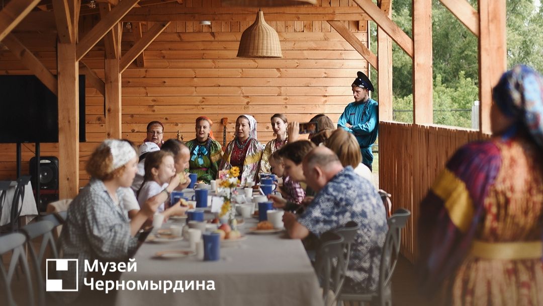 Как мы гуляли в сельской  усадьбе музея Черномырдина  Пляски игры песни! Часть 1