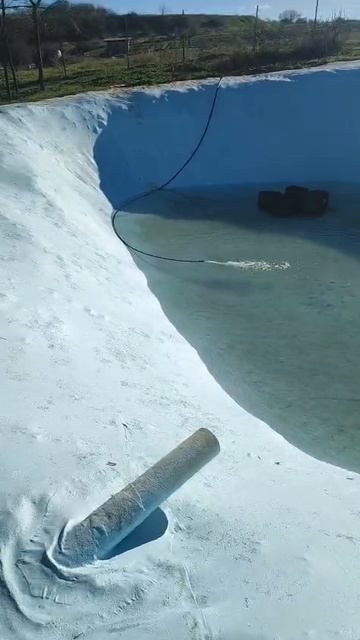 Выполнена гидроизоляция водоема 2025-12-04 at 18.52.27