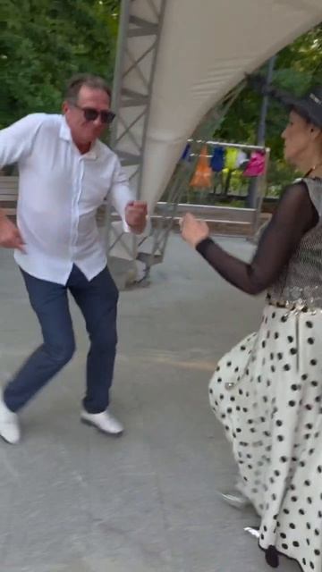 СокольникиПодвинься молодёжь! Танцуем мы!