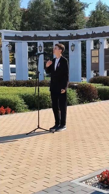 Год единства народов России. Читает Денис Тренин. Площадь Почёта города Тобольска
