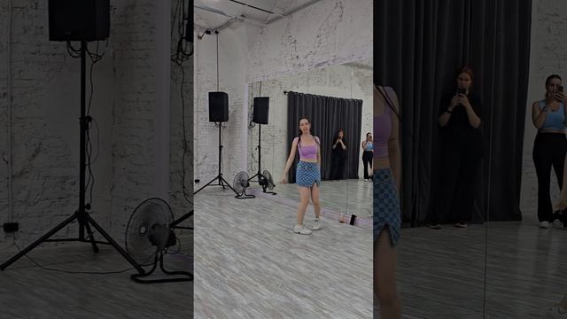 Традиционная бачата соло. Занятие 3. Катя.