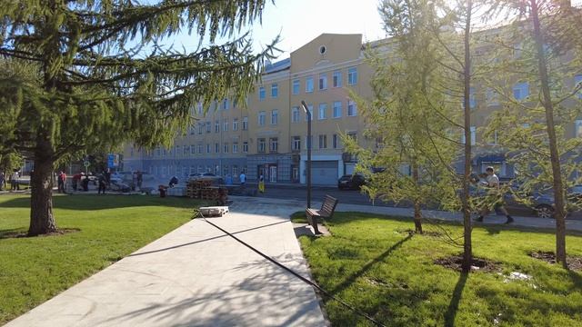 Прогулка по скверу у СКК им. В. Блинова 9