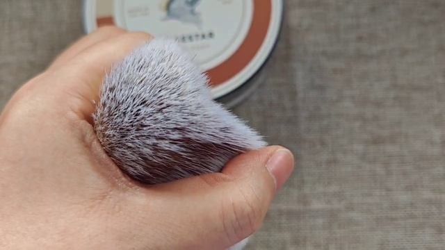 Косметическая кисточка для бритья морковь 26 мм